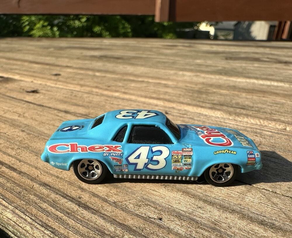 Hot Wheels General Mills Richard Petty Tribute Chex Mix 70 Plymouth Barracuda